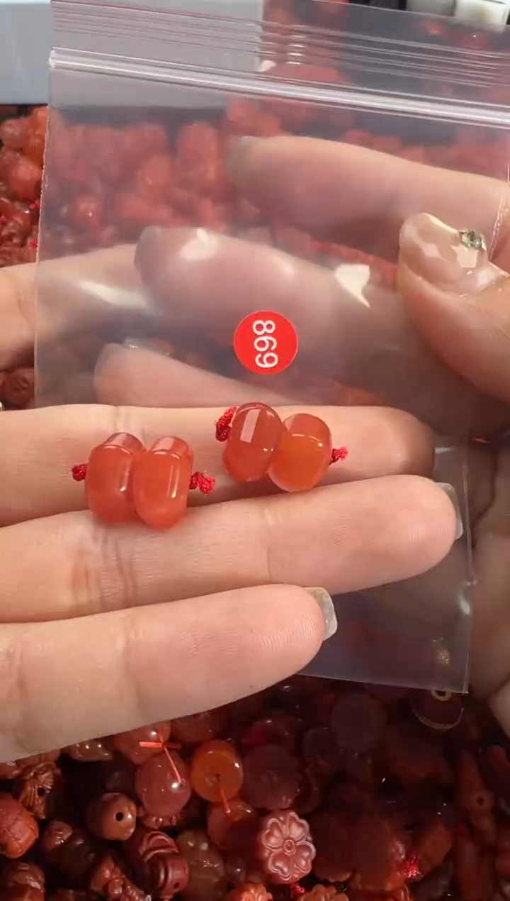 南红玛瑙未镶嵌颈饰1