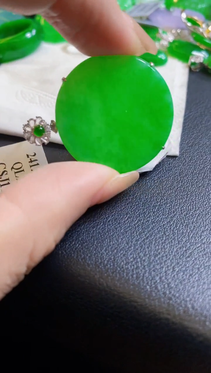 【闪购商品】定制翡翠18K金镶嵌吊坠