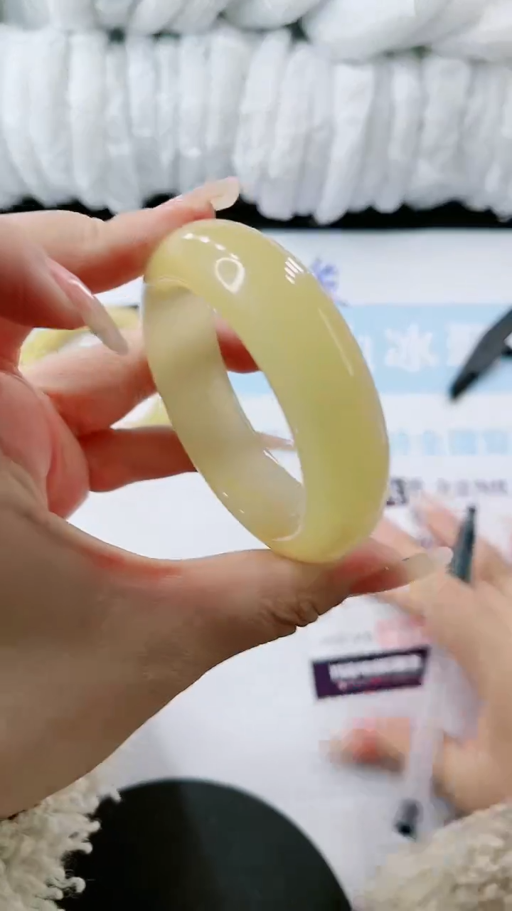 【闪购商品】石英质玉手镯未镶嵌多样性发货E626