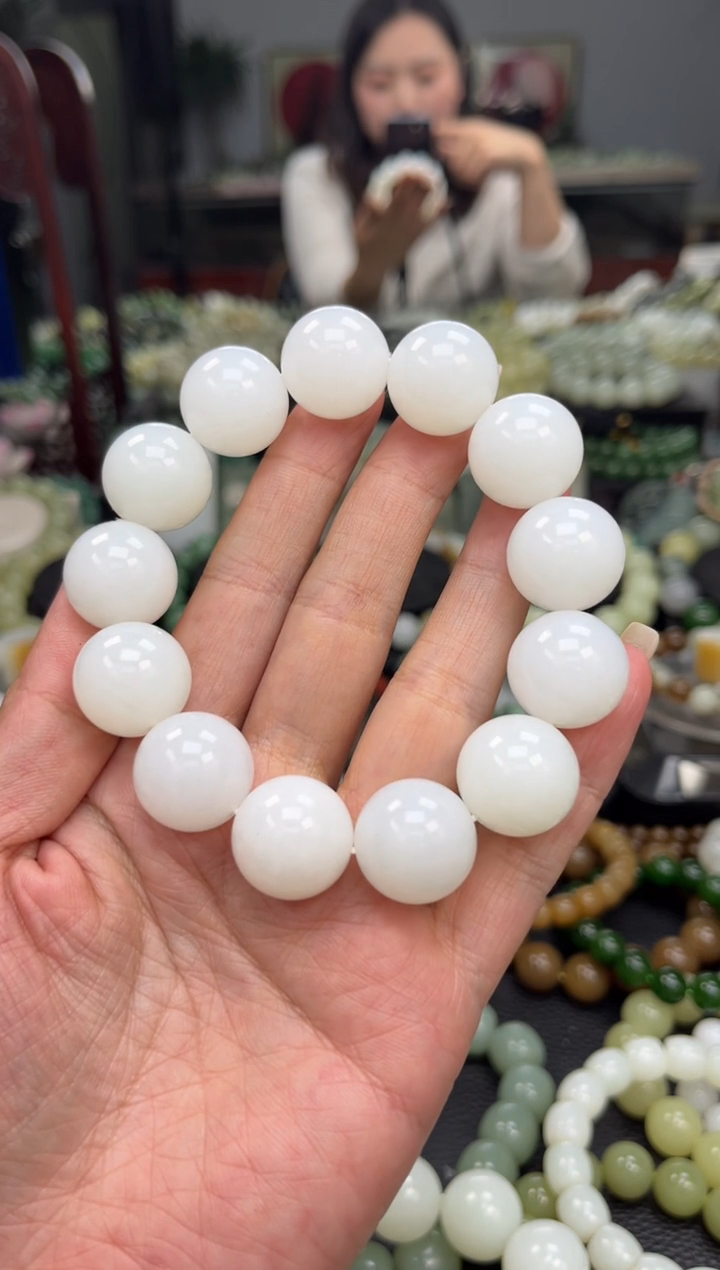 【闪购商品】和田玉手串未镶嵌俄白玉卡18