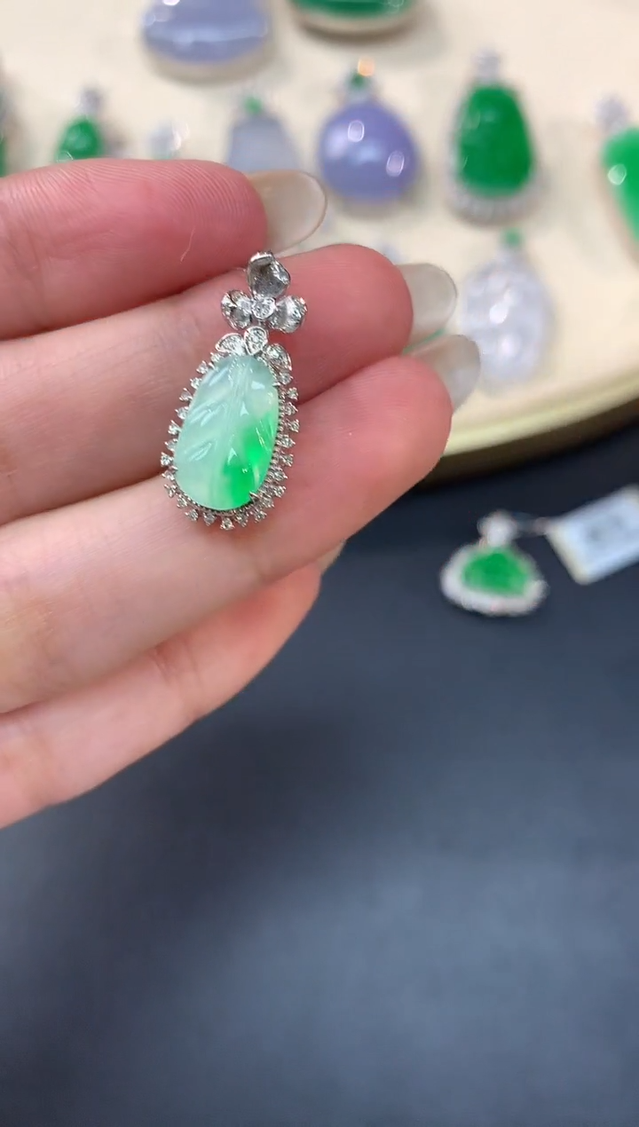 【闪购商品】翡翠吊坠(不含链)18K金镶嵌吊坠A176|4800