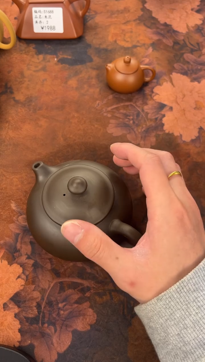 茶杯紫砂-黑色寒江小壶