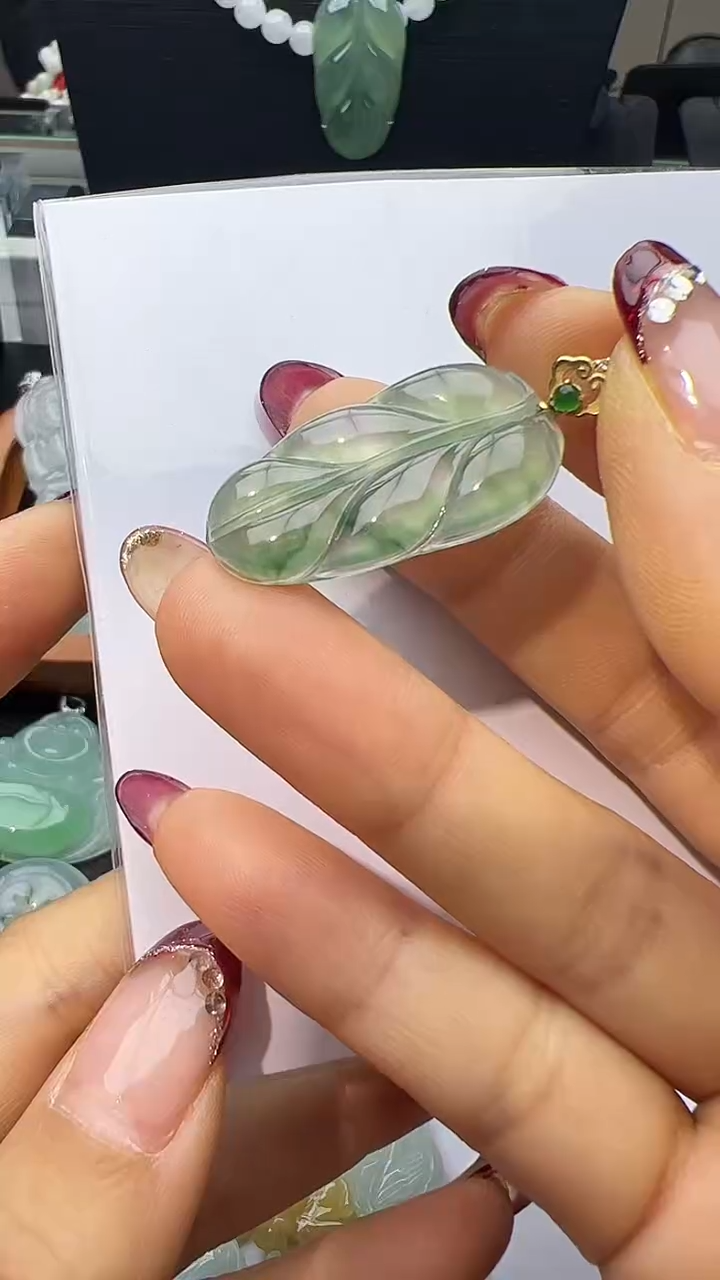 【闪购商品】翡翠颈饰18K金镶嵌叶子