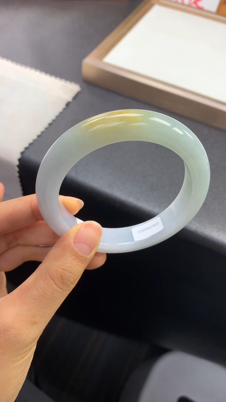 未镶嵌手镯翡翠退货需手镯吊牌标签完好