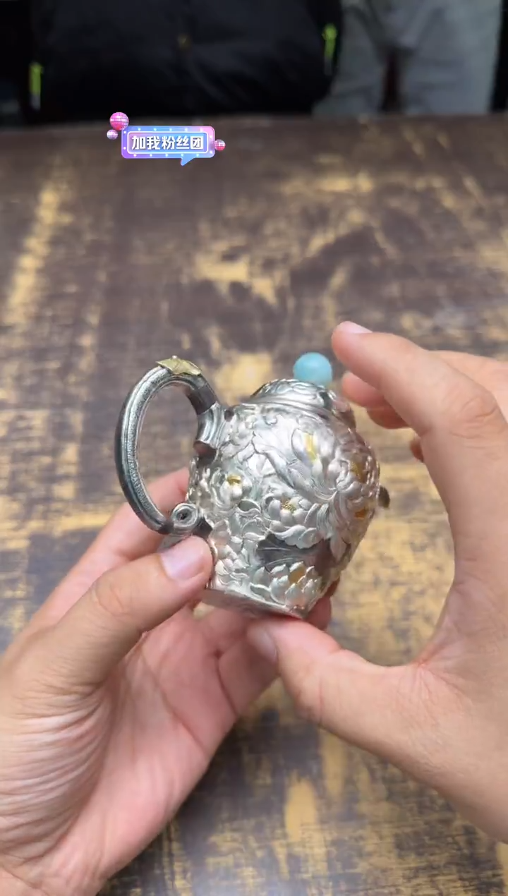 心**宙寸发标手作錾刻满雕刻嵌金万荷花美人肩壶