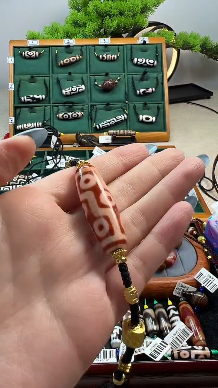 玛瑙/玉髓（覆膜）颈饰未镶嵌28.（微瑕）