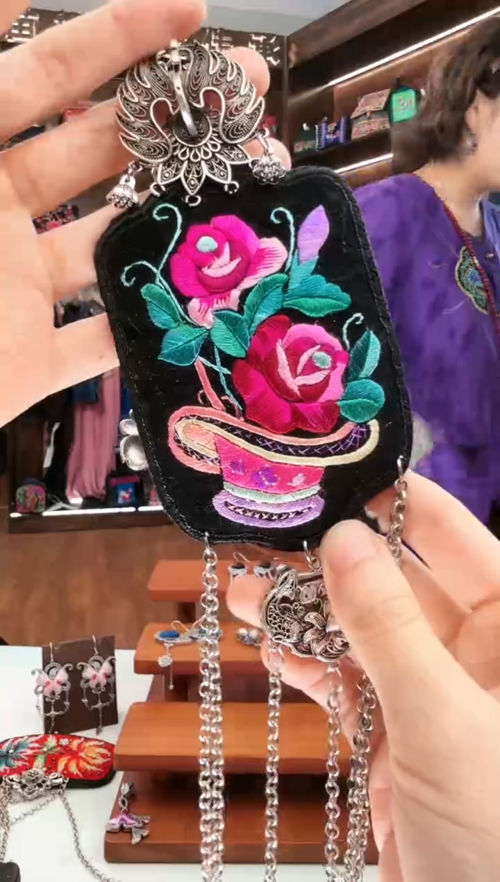 【闪购商品】织绣186蚩梦苗族古绣