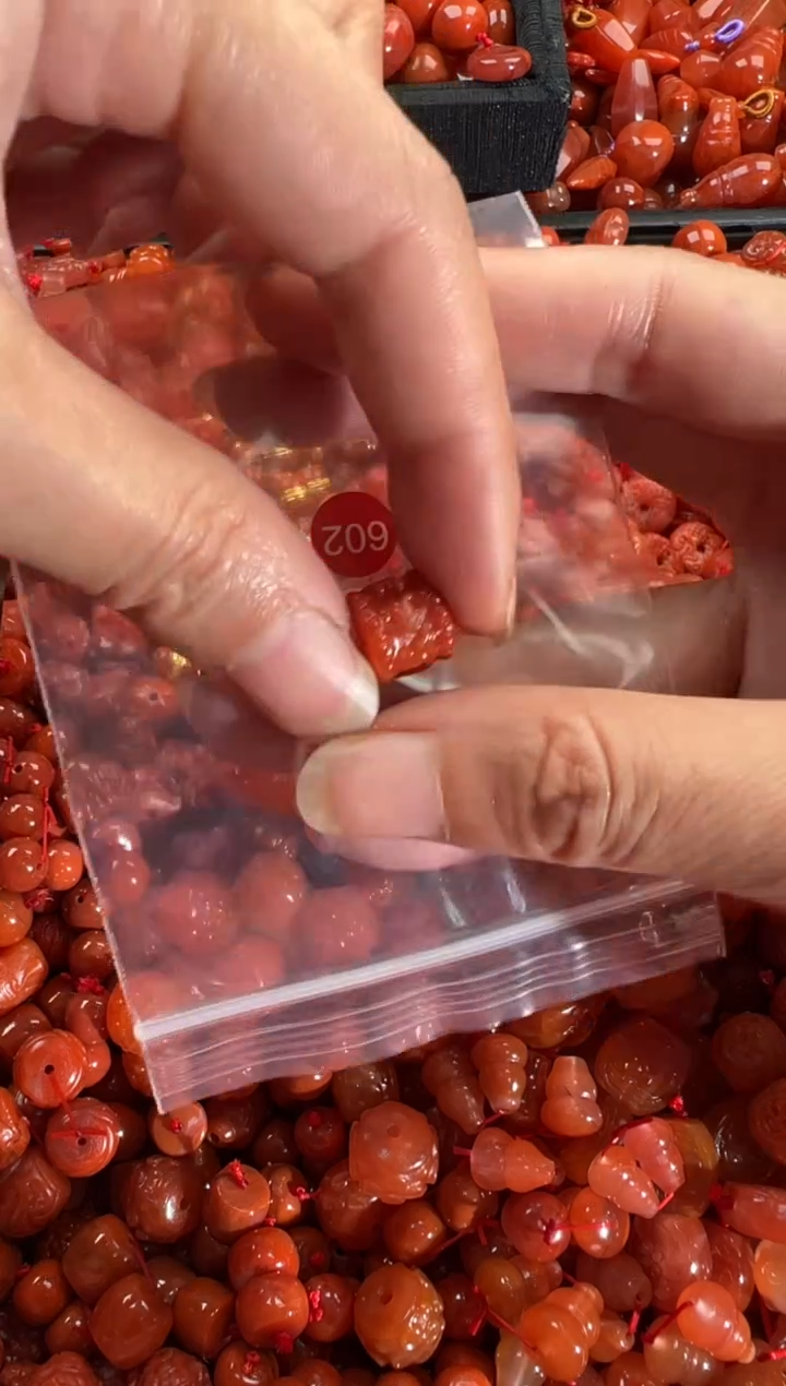 【闪购商品】南红玛瑙颈饰未镶嵌1