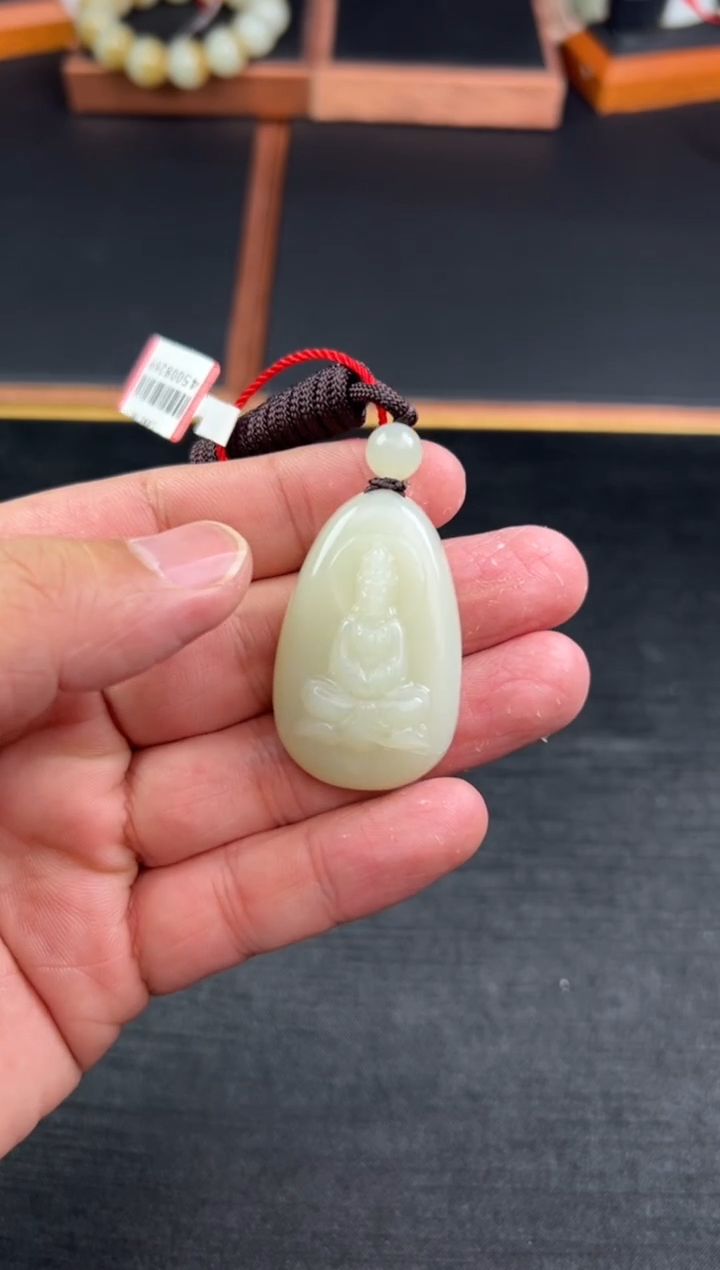 【闪购商品】和田玉吊坠(赠链)未镶嵌且末微色差迪克兰一细