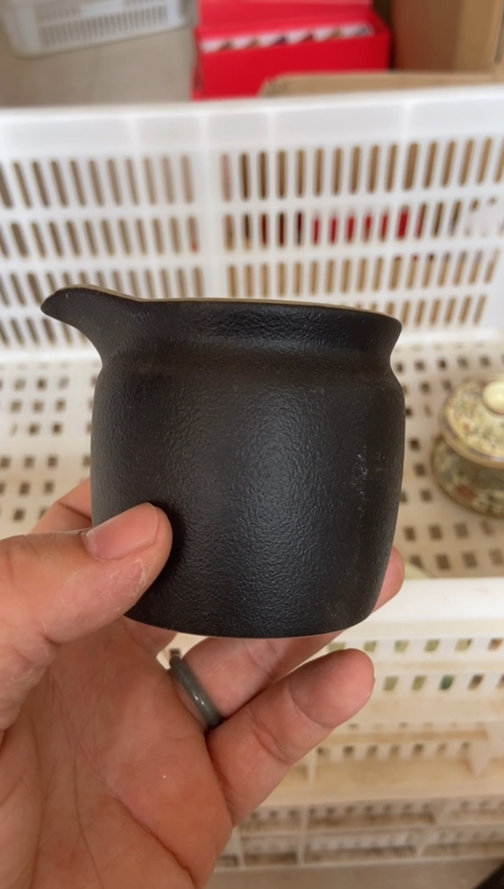 摄影的产品有使用过的痕迹有点脏介意勿拍