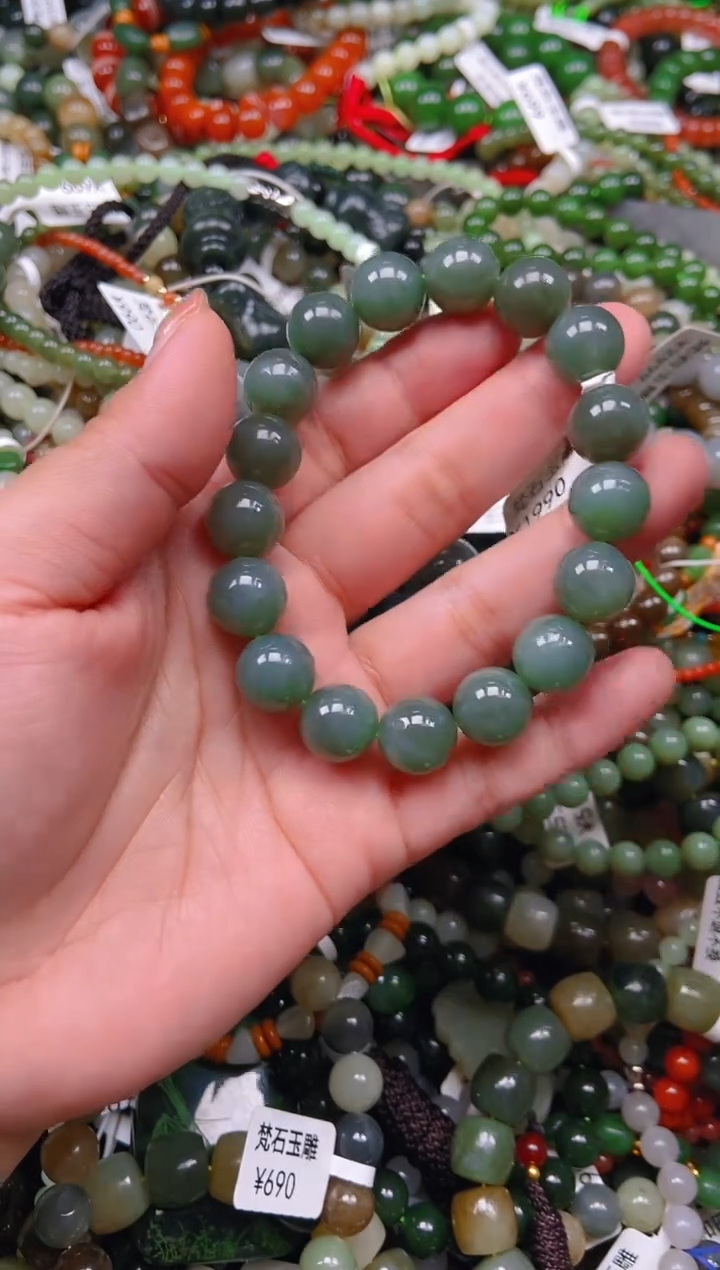 和田玉未镶嵌颈饰1