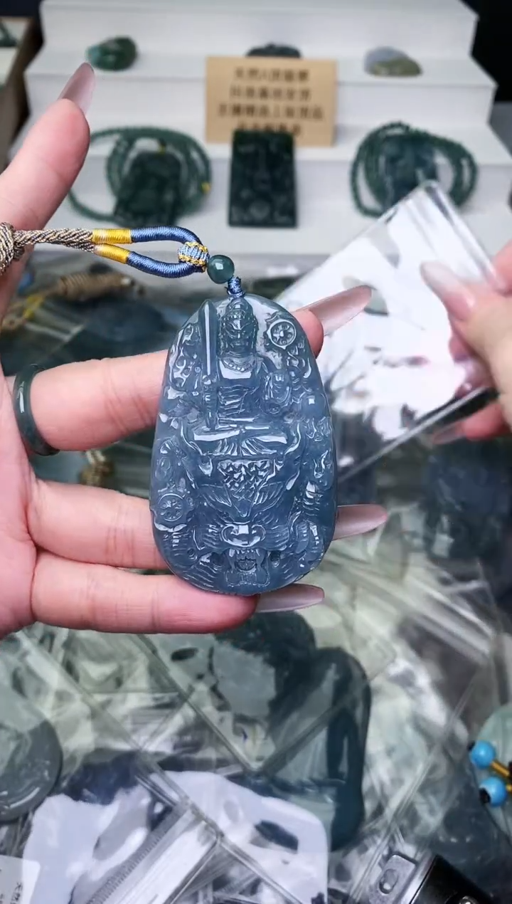 颈饰未镶嵌翡翠 