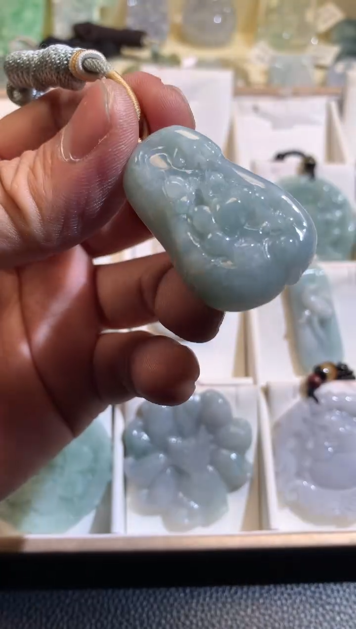 【闪购商品】翡翠颈饰未镶嵌02/24/364