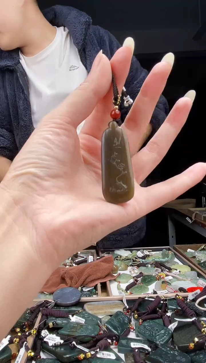 颈饰未镶嵌和田玉1