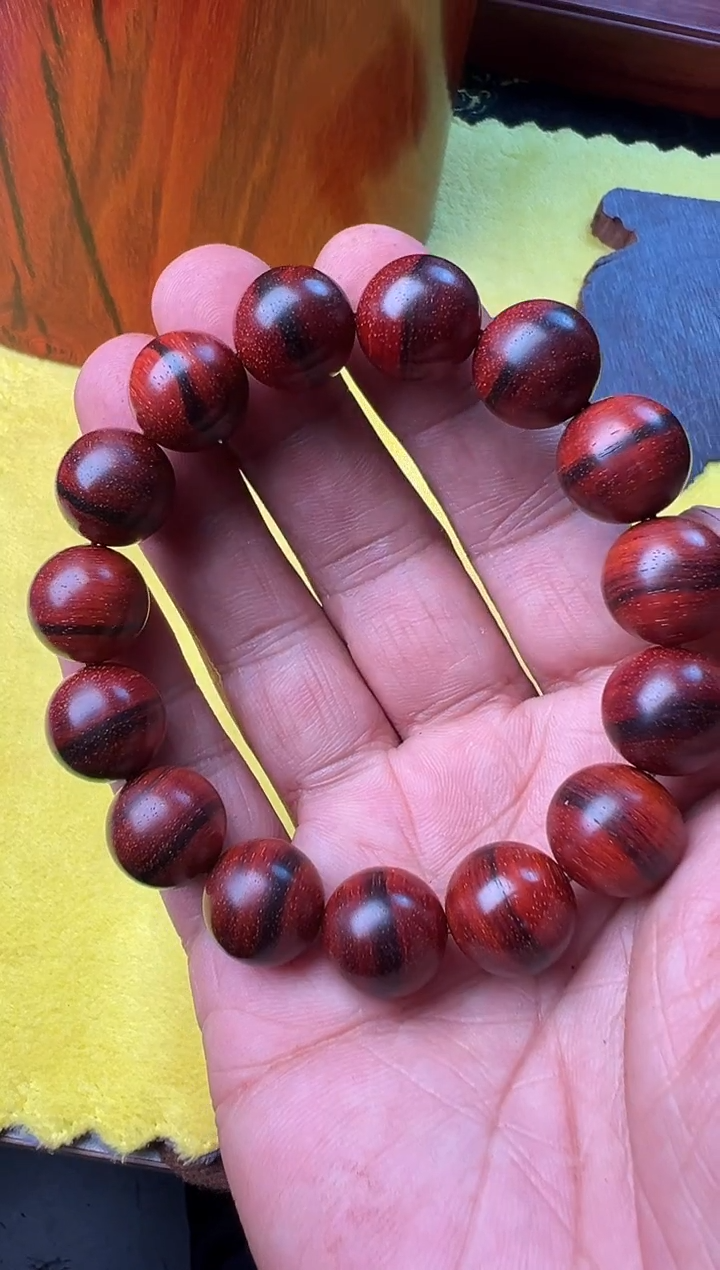 紫檀木类端景台印度小叶紫檀1.5手串