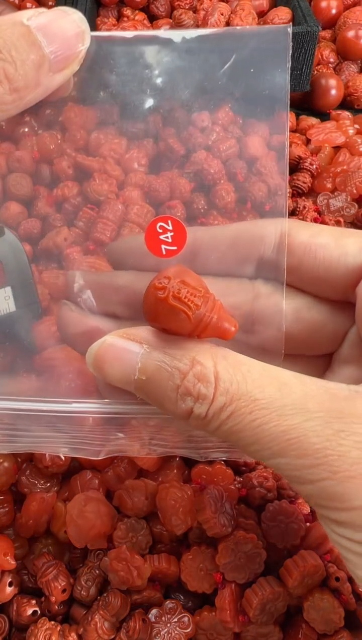 【闪购商品】南红玛瑙未镶嵌颈饰1