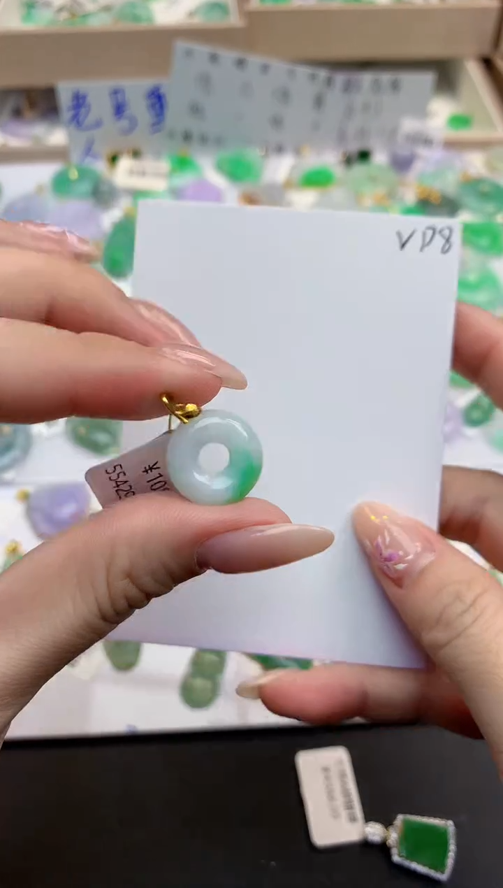 颈饰18K金镶嵌翡翠天然缅甸A货翡翠