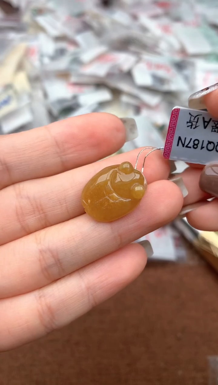 未镶嵌挂件翡翠—
