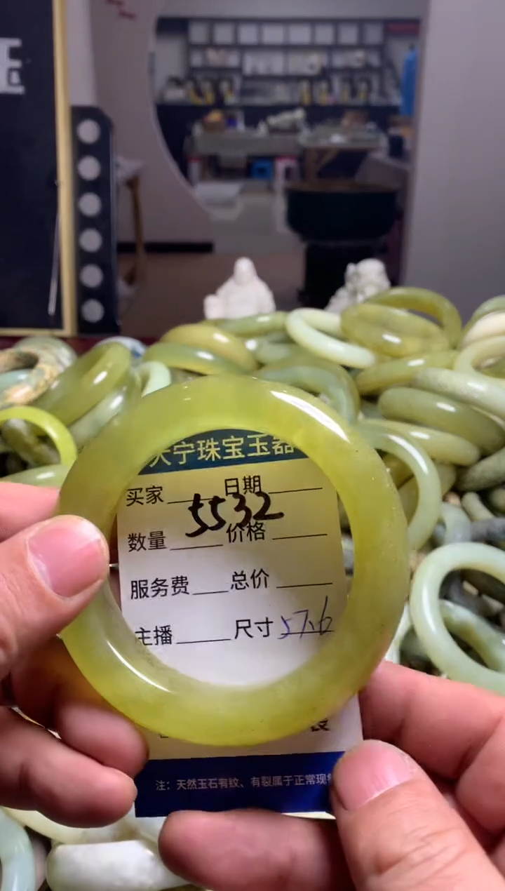 【闪购商品】蛇纹石玉手镯未镶嵌5532