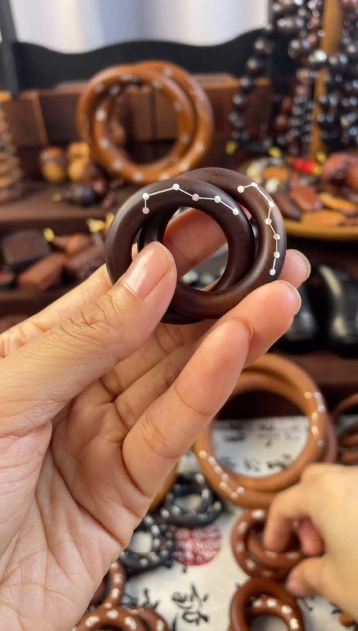 木枣玉化2.5乾坤圈镶银六七星全品一物一拍