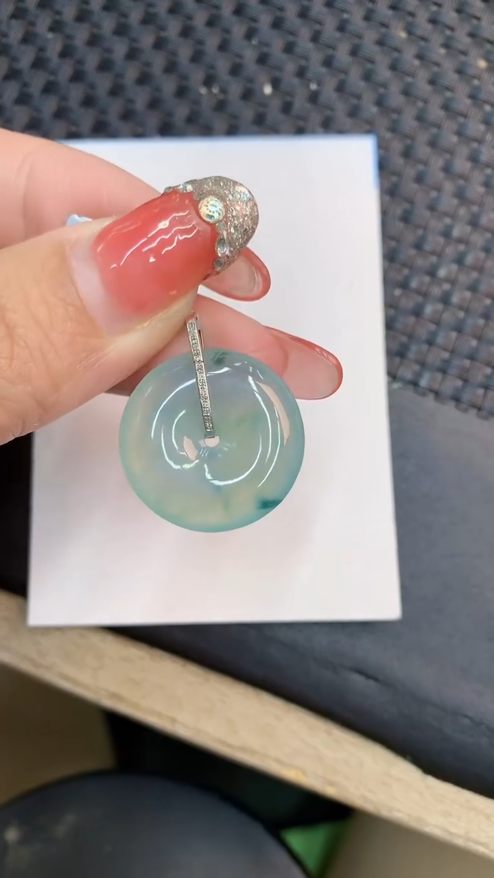 颈饰18K金镶嵌翡翠1