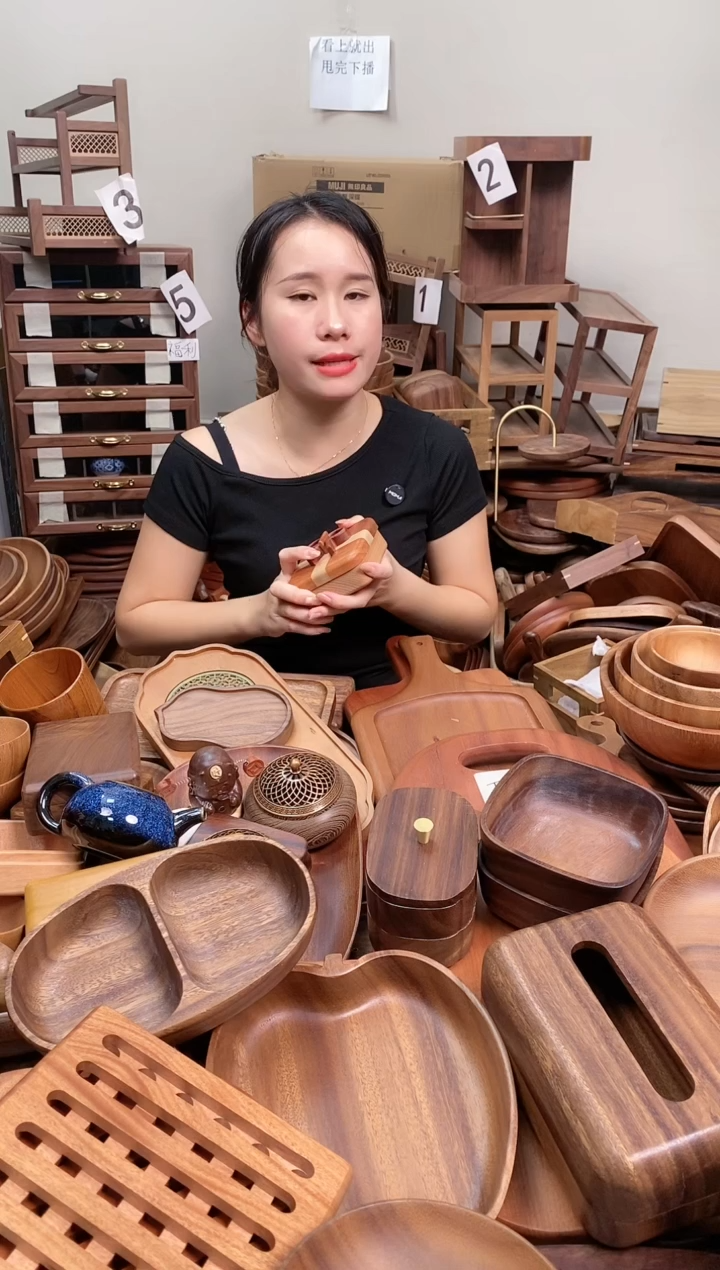 木   实木蝴蝶结礼物盒