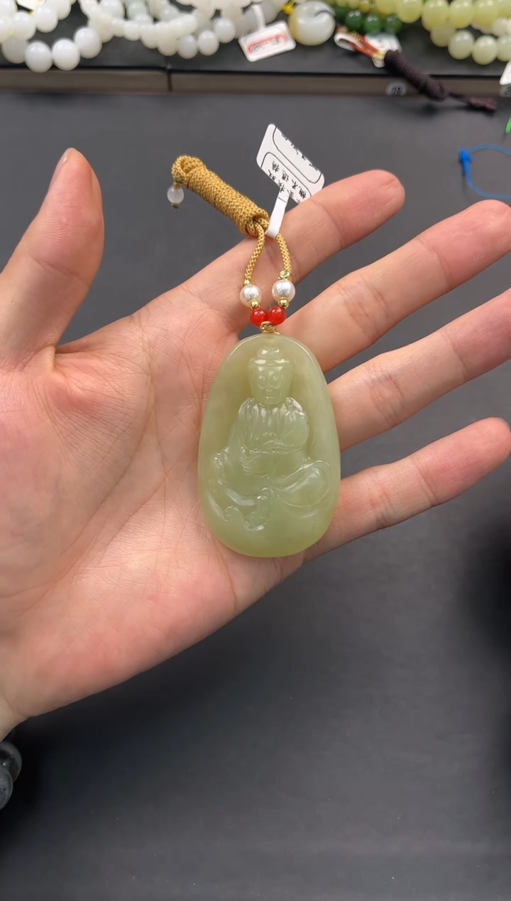未镶嵌手串和田玉若羌黄口观音牌微色差