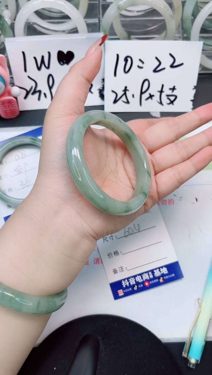 【闪购商品】石英质玉手镯未镶嵌a79