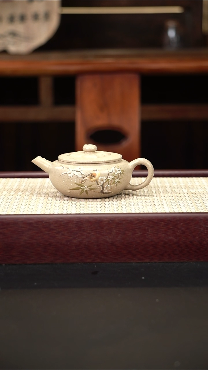 茶壶紫砂白玉段 菱花 泥绘