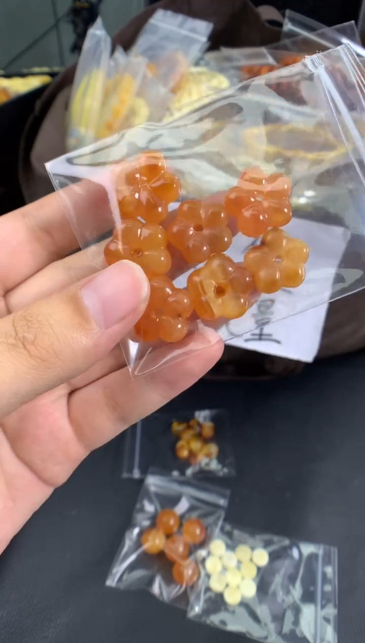 蜜蜡未镶嵌珠宝奇石多样性发一件