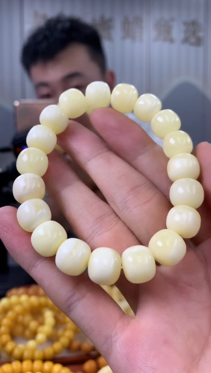 【闪购商品】琥珀裸石未镶嵌手串