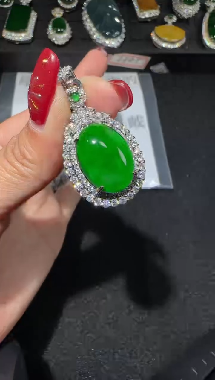 【闪购商品】翡翠吊坠(赠链)未镶嵌多样性发货拍一发一