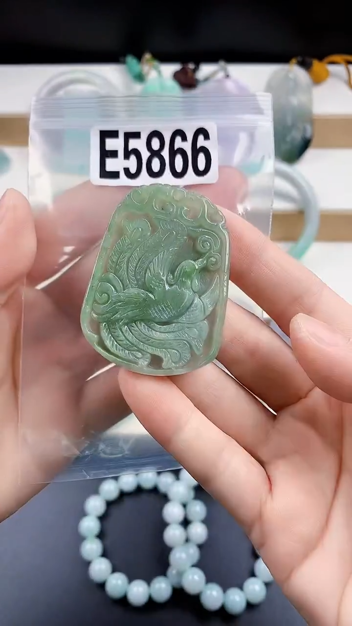 颈饰未镶嵌翡翠天然翡翠吊坠挂件