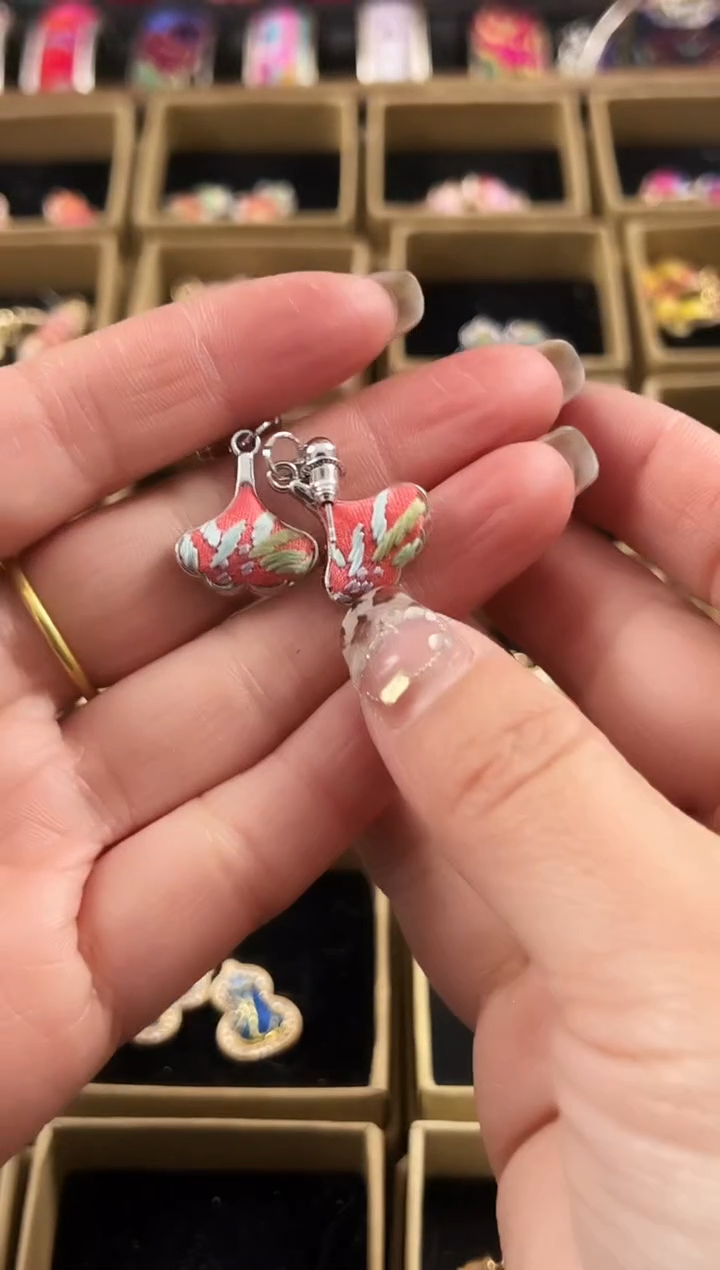 【闪购商品】织绣民族风老绣饰品085