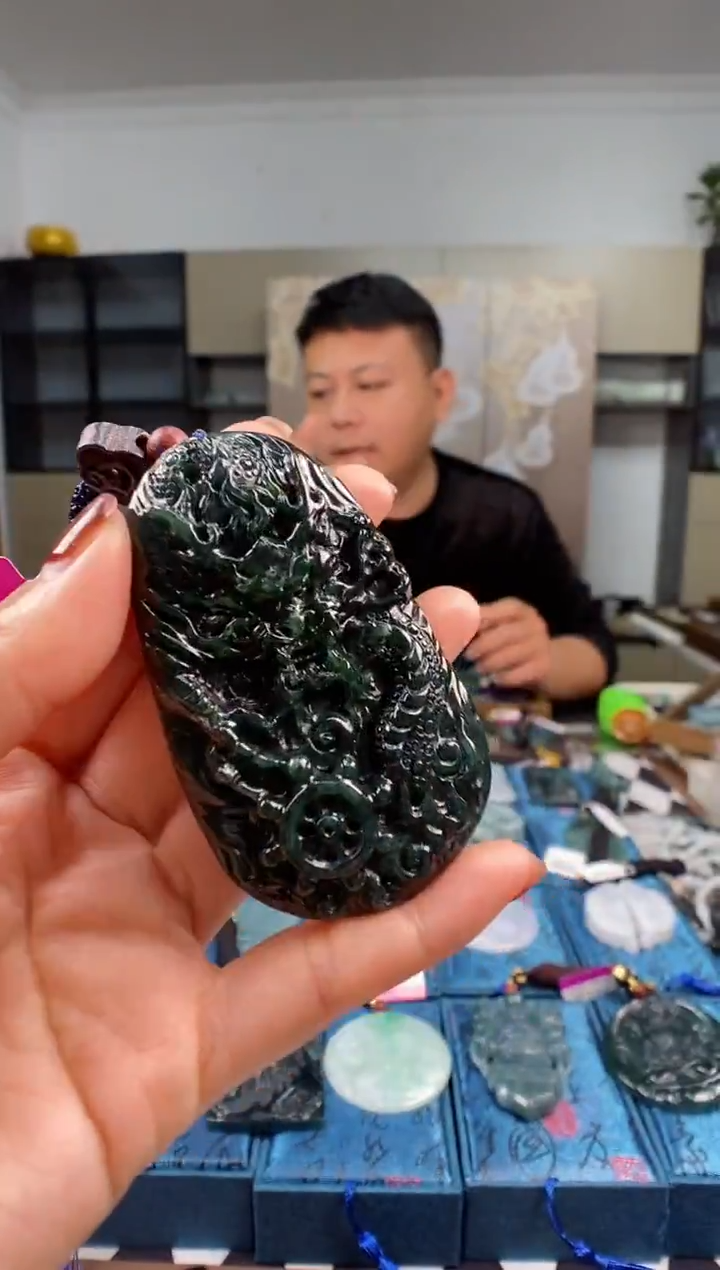 颈饰未镶嵌翡翠 多样性发其一