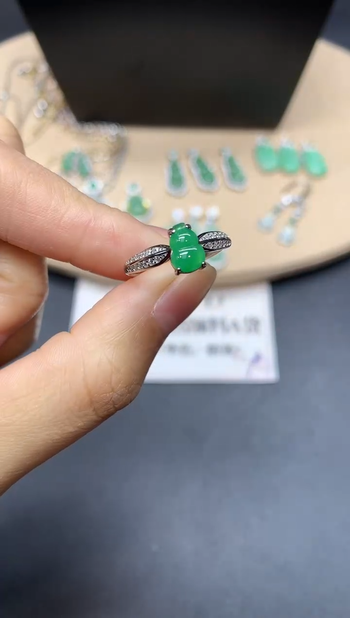 【闪购商品】翡翠戒指银S925镶嵌葫芦【多样性发其一】