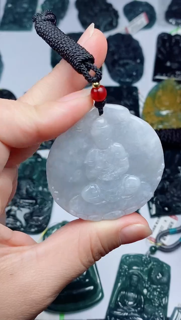 翡翠未镶嵌颈饰        