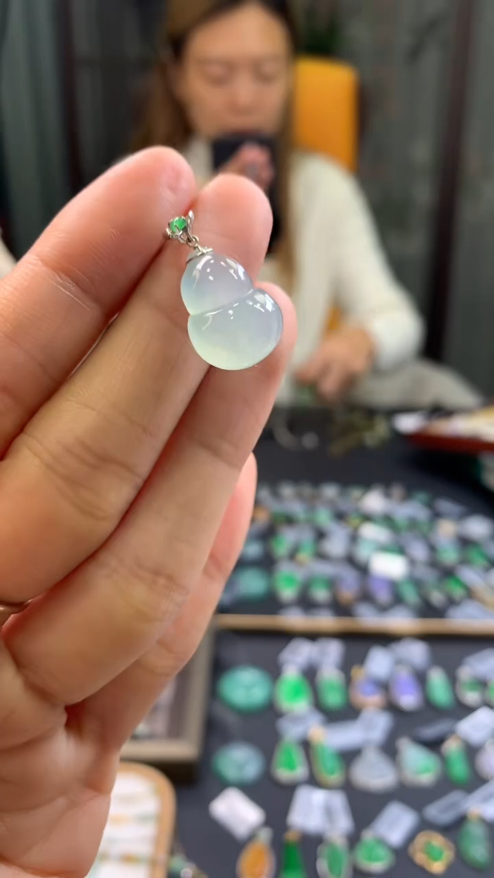 颈饰18K金镶嵌翡翠18180