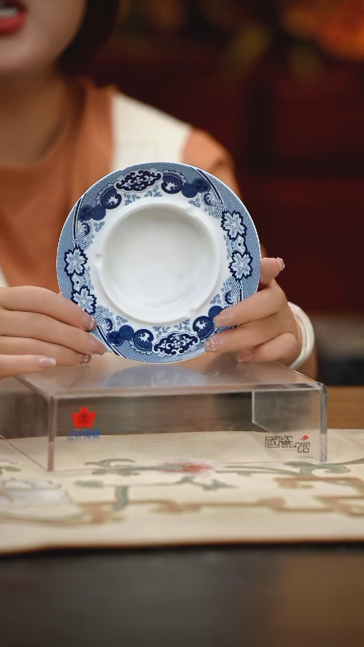 1个微瑕古典园林莲蓬烟缸
