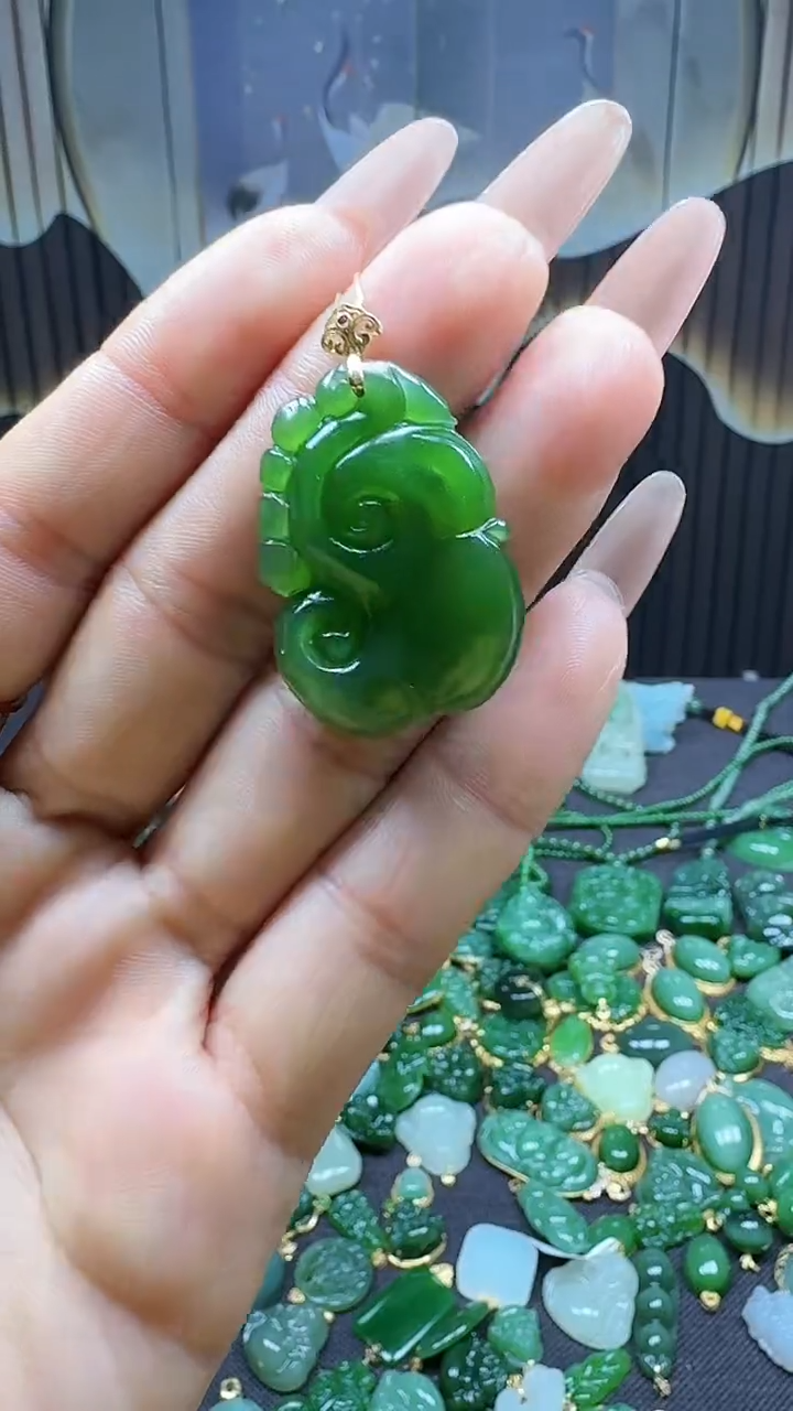 【闪购商品】和田玉挂件18K金镶嵌1