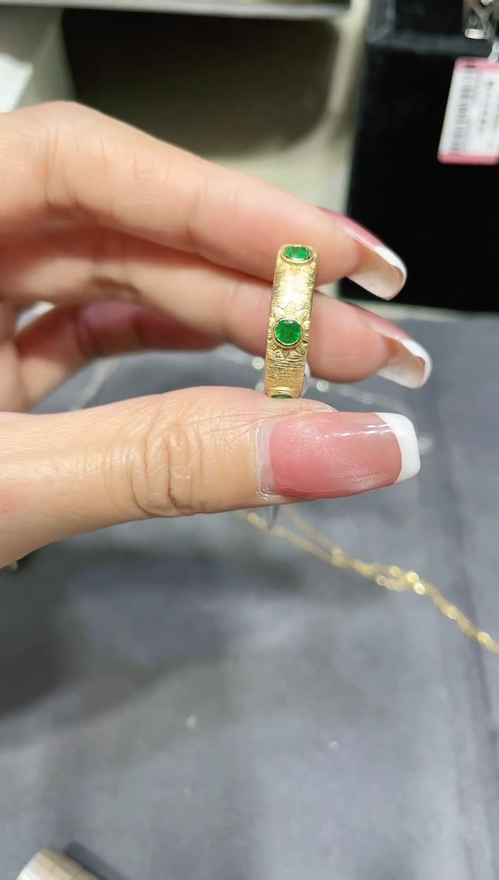 【闪购商品】祖母绿戒指18K金镶嵌·