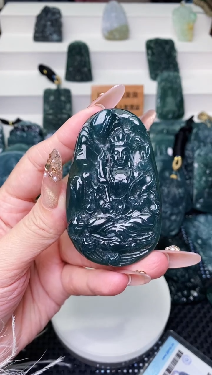 颈饰未镶嵌翡翠 