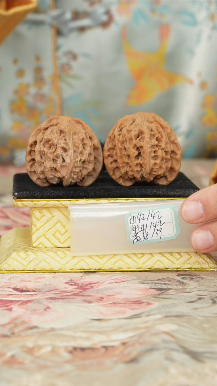 【闪购商品】文玩核桃把件苹果园