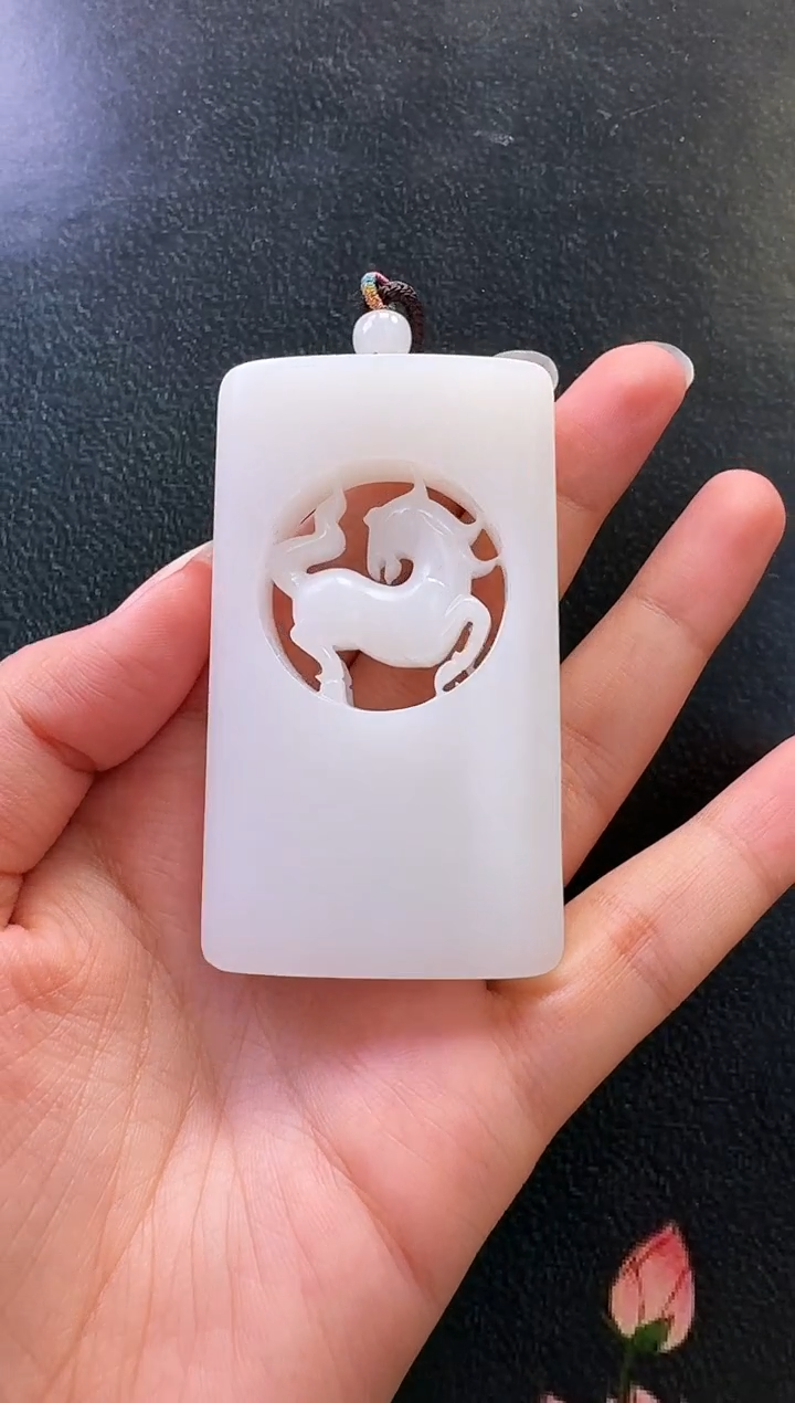 和田玉未镶嵌颈饰吊坠