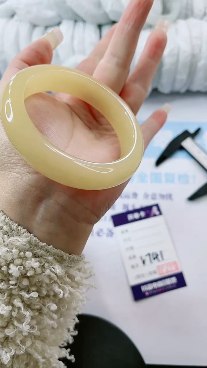 【闪购商品】石英质玉手镯未镶嵌多样性发货V741