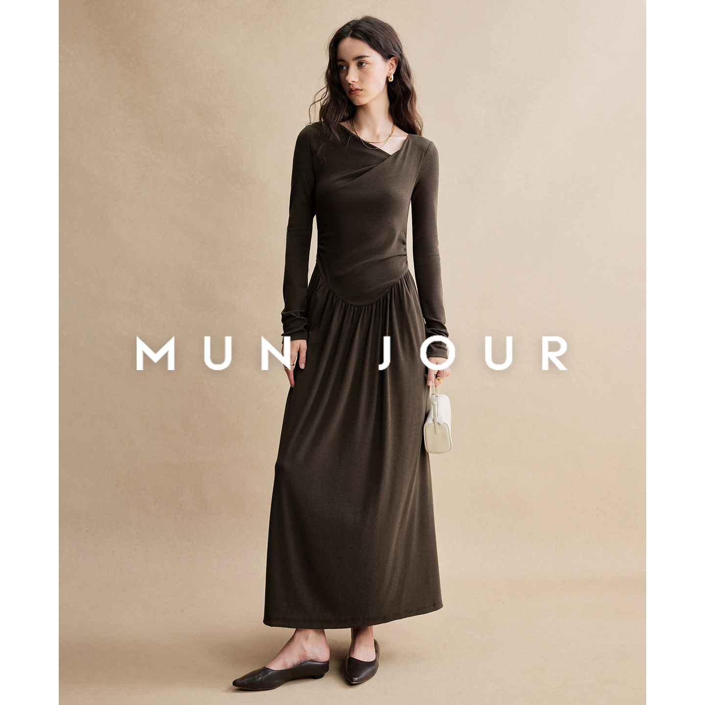 文艺尖子生 舒弹柔绒荡领扭褶抽皱弧型腰收腰纸片人百褶连衣裙