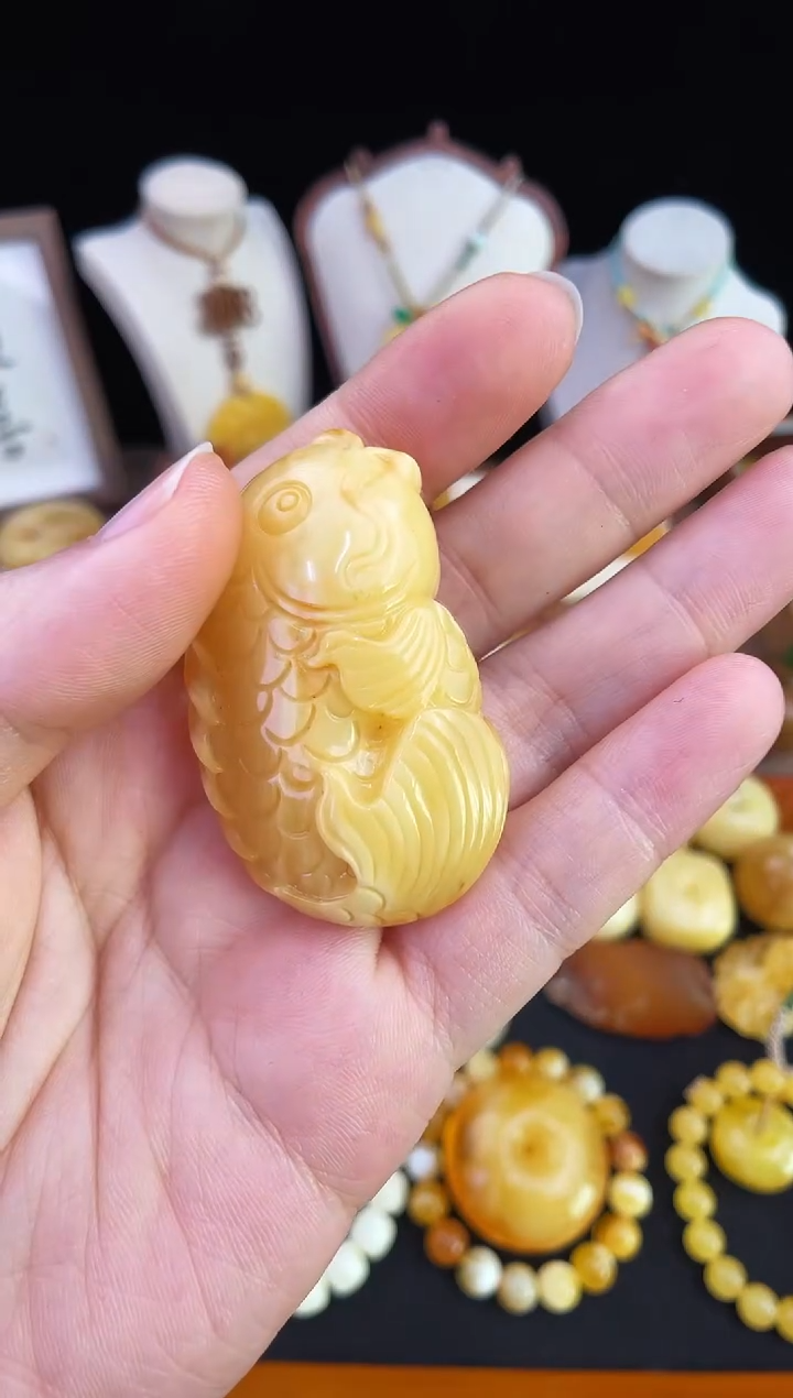 琥珀未镶嵌珠宝奇石随*柒月