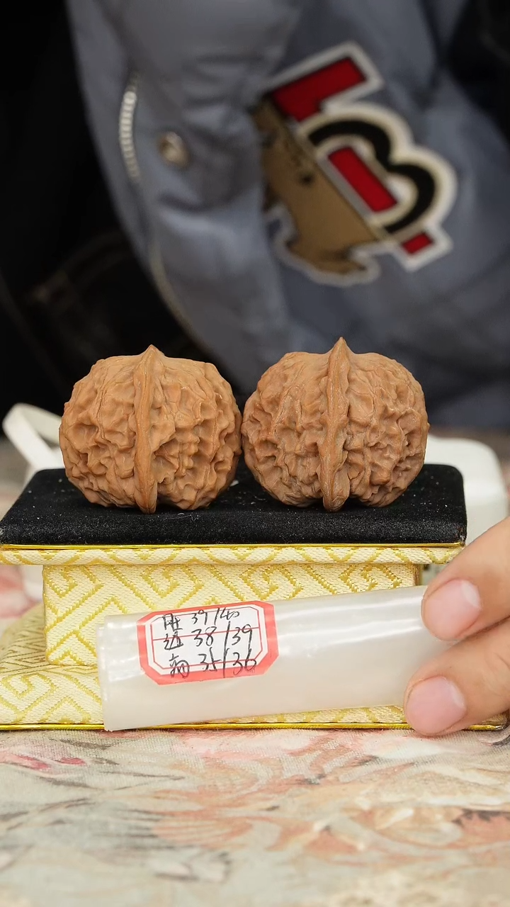 【闪购商品】文玩核桃把件非嫁接元宝