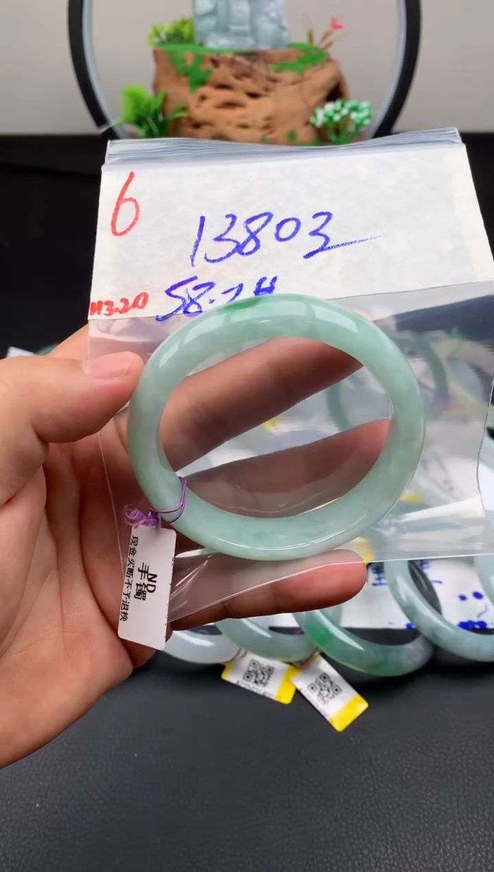 定制翡翠未镶嵌毛货需精细抛光拍一发一