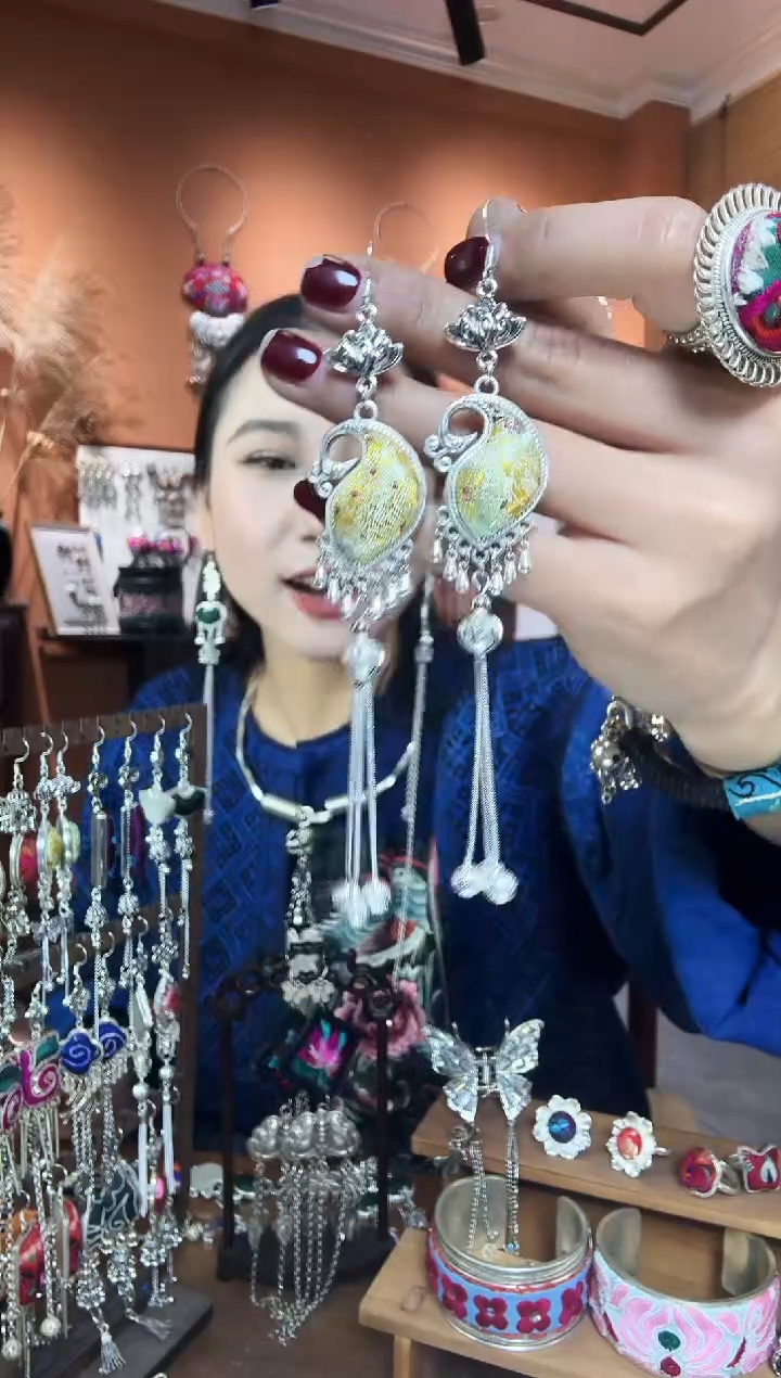 【闪购商品】刺绣纯手工民族风耳环